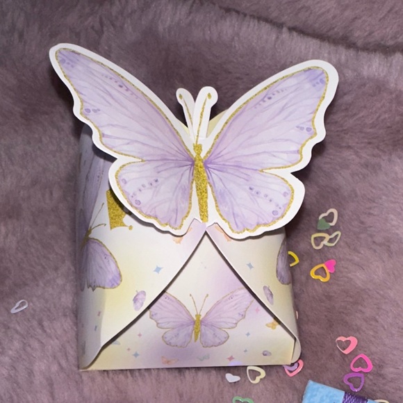 Mother’s Day Gift Necklace- Heart Shaped Flower Mom Pendant & Butterfly Gift Box - Picture 7 of 12